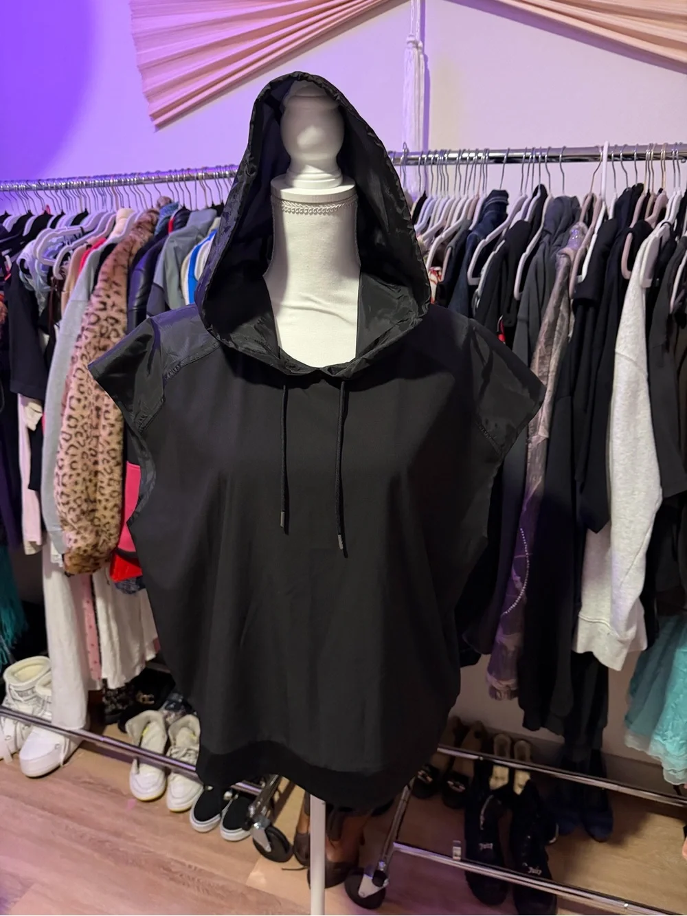 Avia Black Sleeveless Hooded Pullover Top - Picture 2 of 10